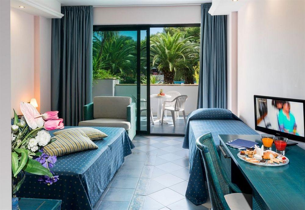 Villaggio Giardini D'oriente Hotel 4*
